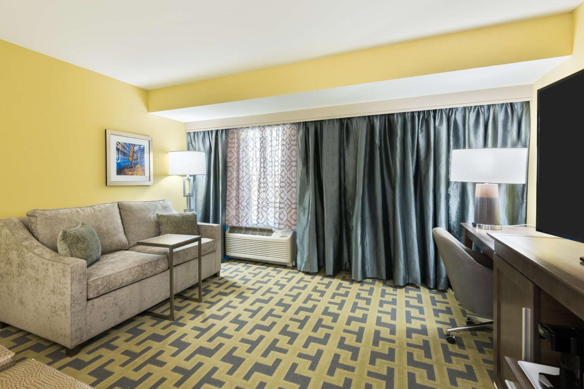 Hampton & Airport Avion Park Westshore 3*